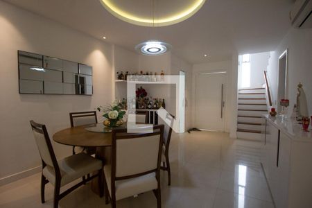 Sala de casa para alugar com 4 quartos, 244m² em Recreio dos Bandeirantes, Rio de Janeiro