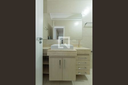 Casa à venda com 360m², 3 quartos e 4 vagasBanheiro da Suíte 2