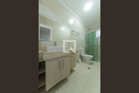 Casa à venda com 360m², 3 quartos e 4 vagasBanheiro da Suíte 2