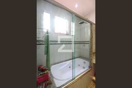 Casa de condomínio à venda com 800m², 5 quartos e 8 vagasBanheiro da Suíte