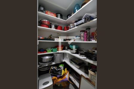 Casa de condomínio à venda com 800m², 5 quartos e 8 vagasDespensa