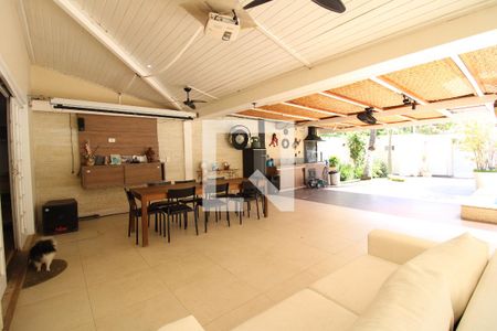 Casa de condomínio à venda com 800m², 5 quartos e 8 vagasÁrea Externa da casa