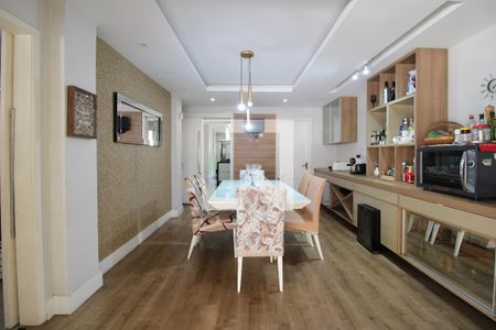 Casa de condomínio à venda com 800m², 5 quartos e 8 vagasCopa