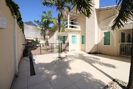 Casa de condomínio à venda com 800m², 5 quartos e 8 vagasÁrea Externa da casa