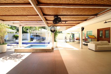 Casa de condomínio à venda com 800m², 5 quartos e 8 vagasÁrea Externa da casa