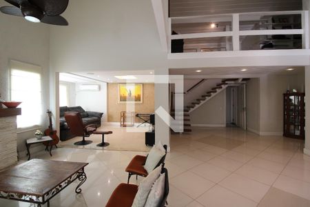 Casa de condomínio à venda com 800m², 5 quartos e 8 vagasSala