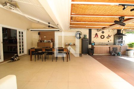 Casa de condomínio à venda com 800m², 5 quartos e 8 vagasÁrea Externa da casa