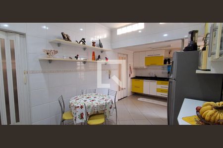 Casa à venda com 192m², 2 quartos e 2 vagasCozinha