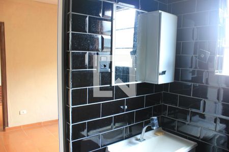 Banheiro dos quartos de casa para alugar com 2 quartos, 40m² em Jardim Santa Barbara, Guarulhos