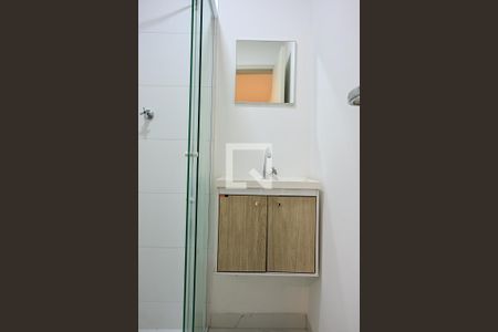 Banheiro de kitnet/studio para alugar com 1 quarto, 20m² em Vila Sonia, São Paulo