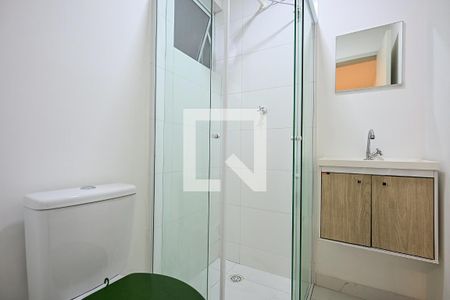 Banheiro de kitnet/studio para alugar com 1 quarto, 20m² em Vila Sonia, São Paulo