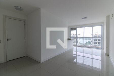 Sala de casa à venda com 2 quartos, 80m² em Barra da Tijuca, Rio de Janeiro
