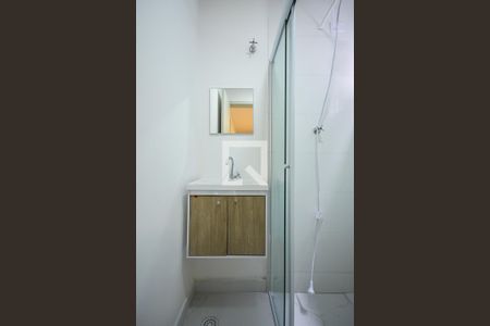 Banheiro de kitnet/studio para alugar com 1 quarto, 20m² em Vila Sonia, São Paulo