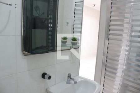 Casa à venda com 164m², 4 quartos e 1 vagaBanheiro na área de lavanderia