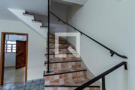 Escada de casa para alugar com 3 quartos, 215m² em Rudge Ramos, São Bernardo do Campo