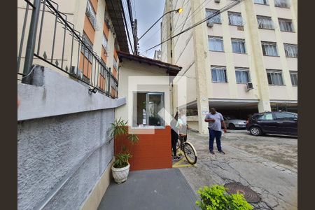 Fachada e portaria de apartamento à venda com 2 quartos, 54m² em Santa Rosa, Niterói