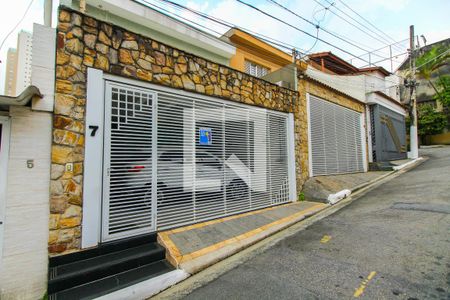 Casa à venda com 169m², 3 quartos e 2 vagasFachada