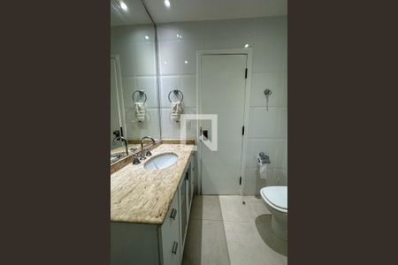 Apartamento à venda com 135m², 3 quartos e 1 vaga Apartamento à venda com 135m², 3 quartos e 1 vagaBanheiro Social 01