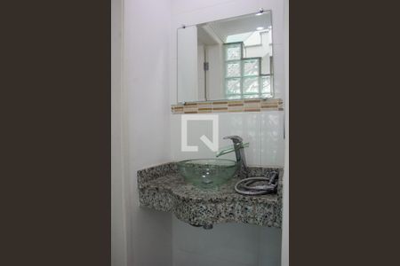 Casa à venda com 105m², 2 quartos e 2 vagasLavabo