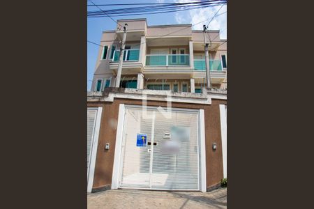 Casa à venda com 105m², 2 quartos e 2 vagasFachada