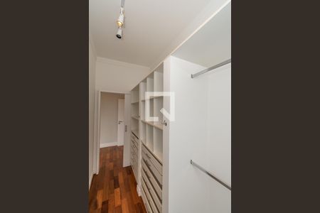 Casa de condomínio à venda com 620m², 5 quartos e 10 vagasCloset da suíte 3