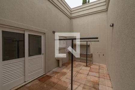 Casa de condomínio à venda com 620m², 5 quartos e 10 vagasQuintal 