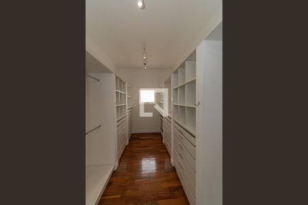 Casa de condomínio à venda com 620m², 5 quartos e 10 vagasCloset da suíte 1