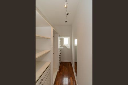 Casa de condomínio à venda com 620m², 5 quartos e 10 vagasCloset da suíte 5