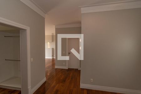 Casa de condomínio à venda com 620m², 5 quartos e 10 vagasCloset da suíte 1