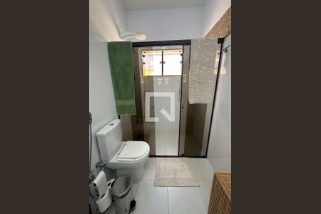 Casa de condomínio à venda com 189m², 3 quartos e 2 vagas Casa de condomínio à venda com 189m², 3 quartos e 2 vagasBanheiro da Suíte