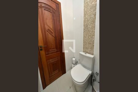 Casa de condomínio à venda com 189m², 3 quartos e 2 vagas Casa de condomínio à venda com 189m², 3 quartos e 2 vagasBanheiro social