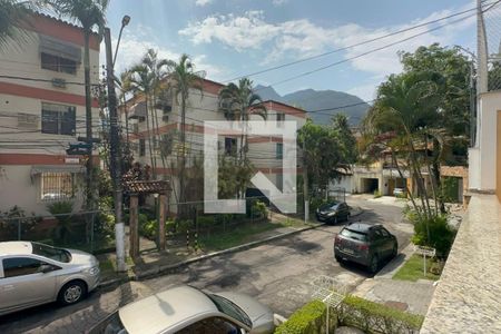 Casa de condomínio à venda com 189m², 3 quartos e 2 vagas Casa de condomínio à venda com 189m², 3 quartos e 2 vagasVista