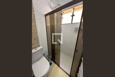 Casa de condomínio à venda com 189m², 3 quartos e 2 vagas Casa de condomínio à venda com 189m², 3 quartos e 2 vagasBanheiro social