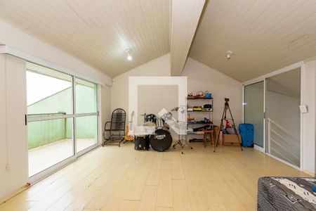 Casa para alugar com 230m², 3 quartos e 4 vagasÁtico