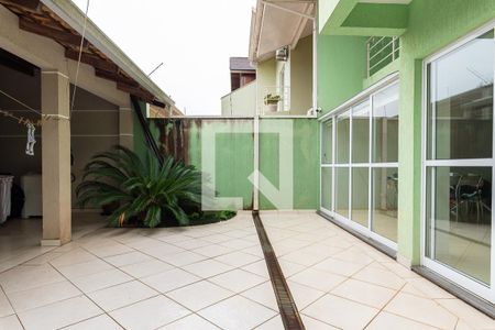 Casa para alugar com 230m², 3 quartos e 4 vagasFundos