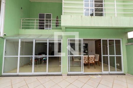 Casa para alugar com 230m², 3 quartos e 4 vagasFundos