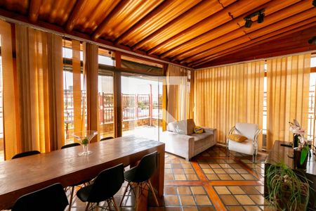 Apartamento à venda com 170m², 3 quartos e 1 vaga Apartamento à venda com 170m², 3 quartos e 1 vagaÁrea comum