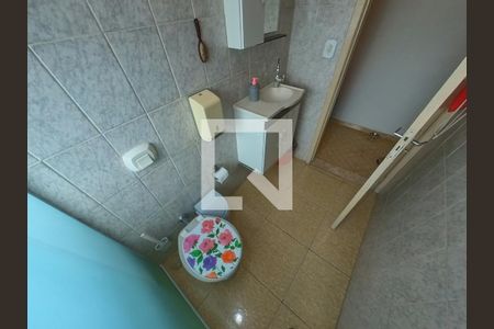 Banheiro de casa de condomínio para alugar com 2 quartos, 60m² em Vila Nina, São Paulo