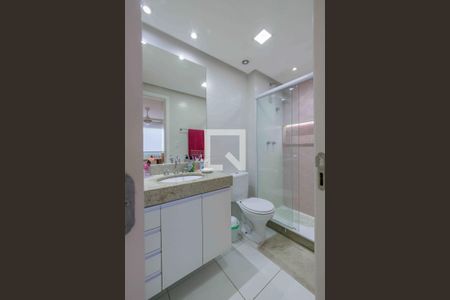 Apartamento à venda com 264m², 3 quartos e 2 vagas Apartamento à venda com 264m², 3 quartos e 2 vagasBanheiro Suíte 2