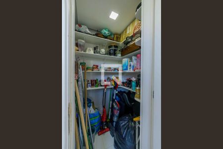 Apartamento à venda com 264m², 3 quartos e 2 vagas Apartamento à venda com 264m², 3 quartos e 2 vagasCozinha Despensa