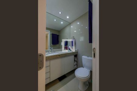 Apartamento à venda com 264m², 3 quartos e 2 vagas Apartamento à venda com 264m², 3 quartos e 2 vagasBanheiro Suíte 1