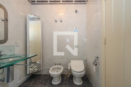 Casa à venda com 600m², 3 quartos e 4 vagasBanheiro da Suíte 2