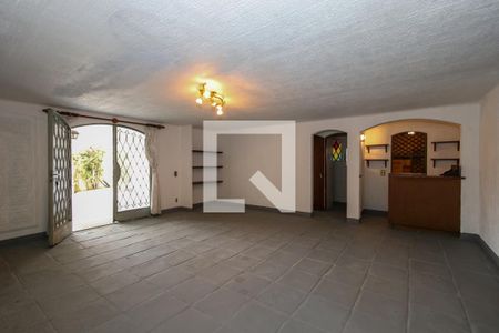 Casa à venda com 600m², 3 quartos e 4 vagasSalão