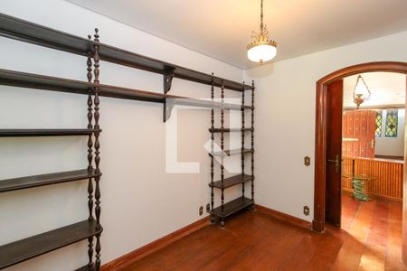 Casa à venda com 600m², 3 quartos e 4 vagasEscritório