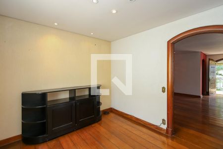 Casa à venda com 600m², 3 quartos e 4 vagasCopa