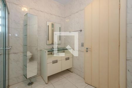 Casa à venda com 600m², 3 quartos e 4 vagasBanheiro da Suíte 1