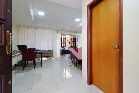 Sala de entrada  de casa para alugar com 5 quartos, 270m² em Jardim California, Ribeirão Preto