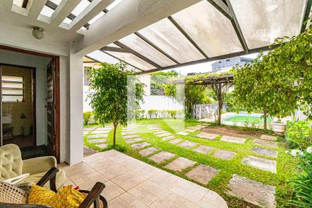 Casa à venda com 260m², 3 quartos e 7 vagas Casa à venda com 260m², 3 quartos e 7 vagasÁrea Externa