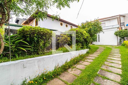 Casa à venda com 260m², 3 quartos e 7 vagas Casa à venda com 260m², 3 quartos e 7 vagasÁrea Externa