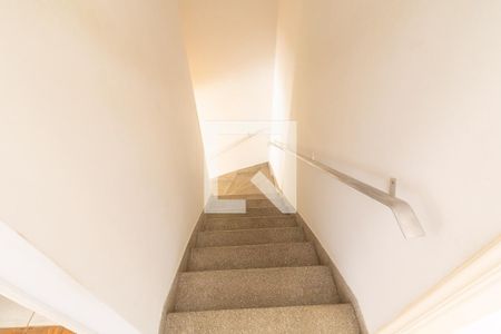 Casa para alugar com 88m², 2 quartos e 1 vagaEscada